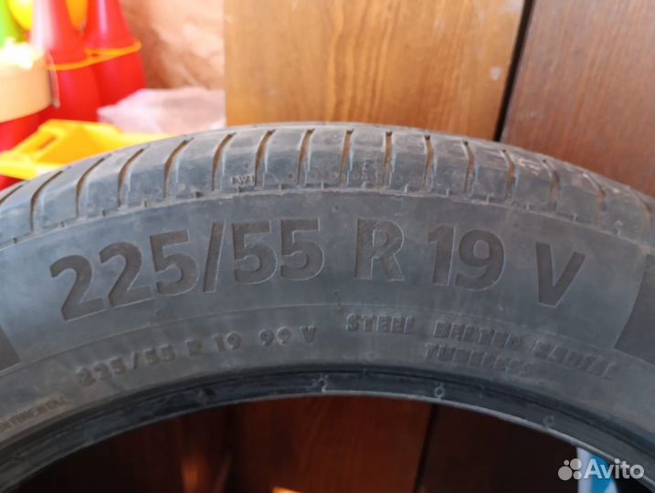 Continental UltraContact 225/55 R19 99V