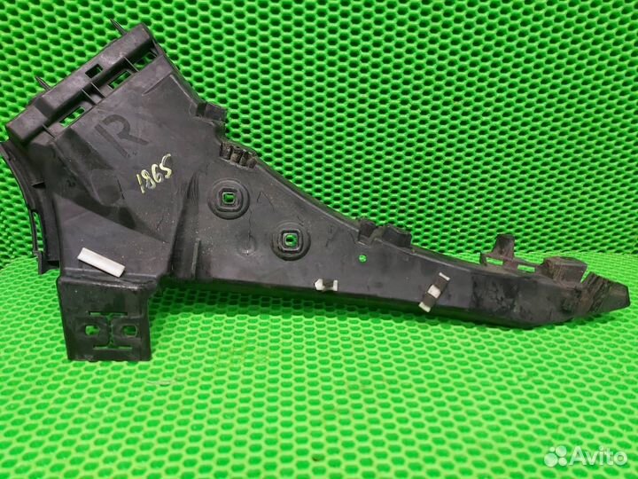 Кронштейн бампера передний правый Audi Q7 S Line