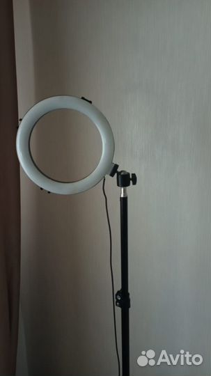 Кольцевая лампа, со стойкой