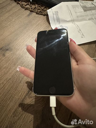 Телефон iPhone se 2020