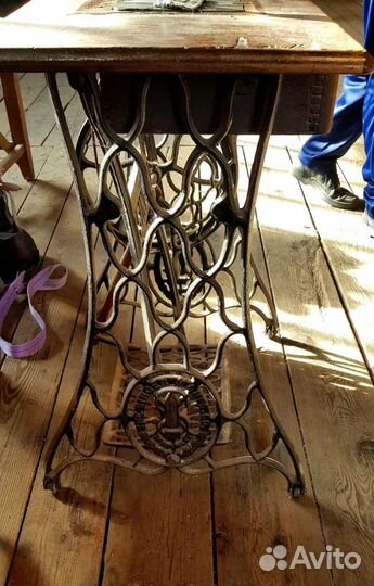 Швейная машинка зингер