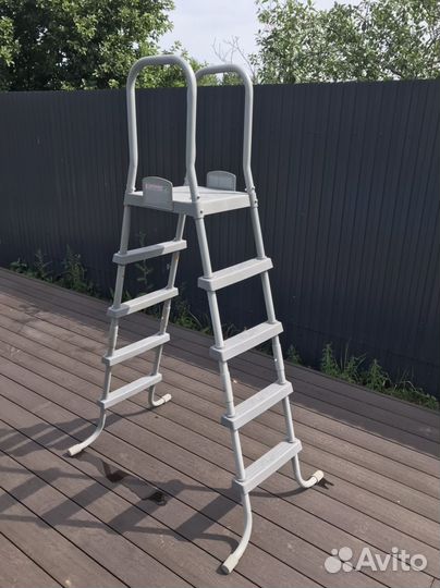 Лестница для каркасного бассейна