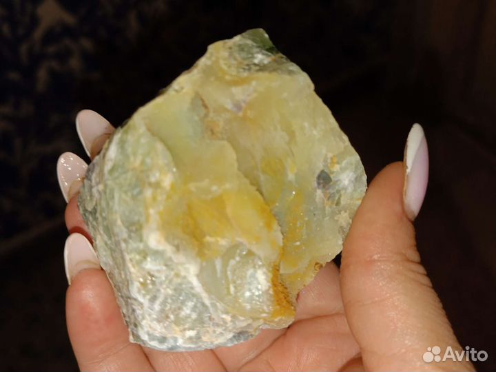 Камень апатит