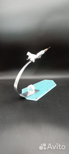 Модель истребителя на подставке. СССР