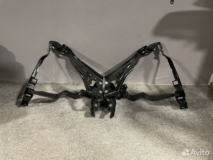 Кронштейны крепления фар Mercedes W204