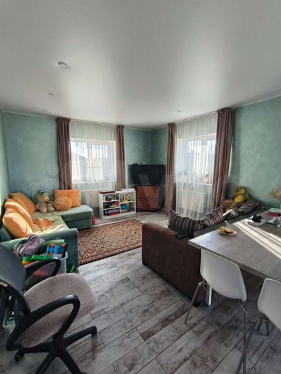 Коттедж 198 м² на участке 9 сот.