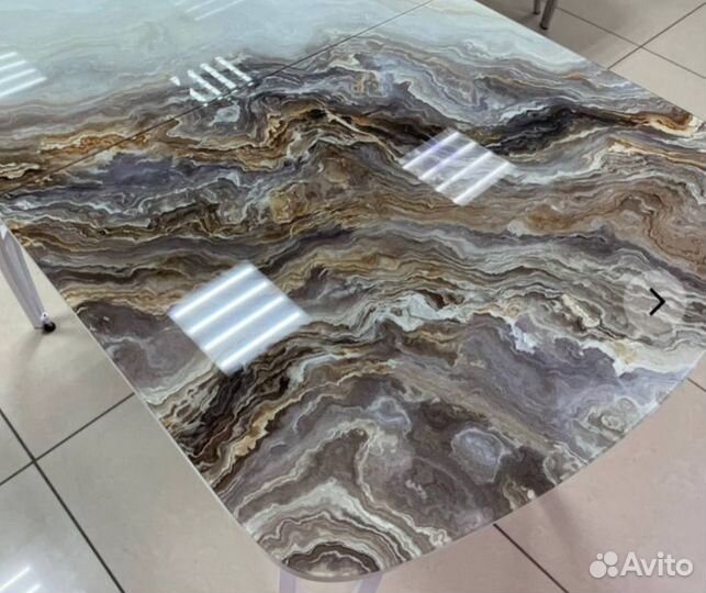 Обеденный стол