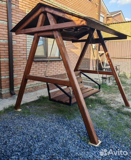 Садовые качели из дерева