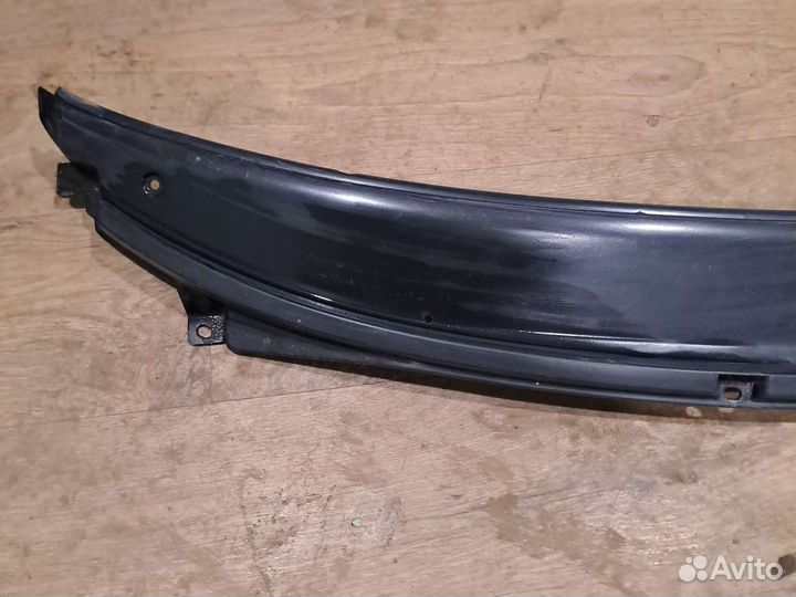 Жабо Mitsubishi Carisma