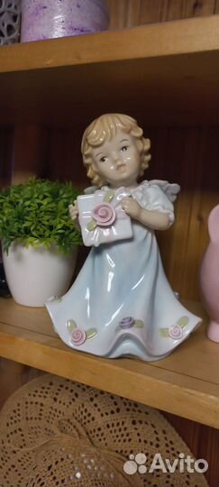 Статуэтка фарфоровая ангел