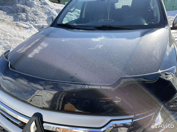 Дефлектор капота pajero