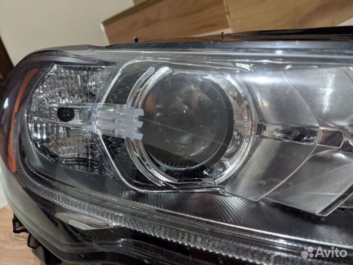 Фара передняя правая Ford Fusion North America