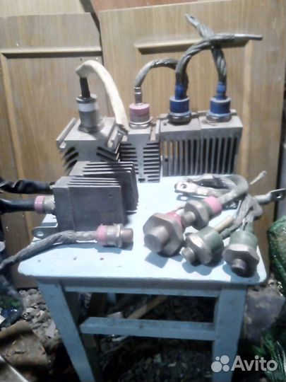 Продам радиодетали - диоды, конденсаторы, приборы