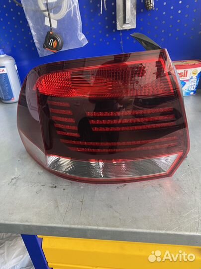 Задний левый фонарь