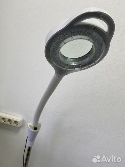 Косметологическая лампа лупа