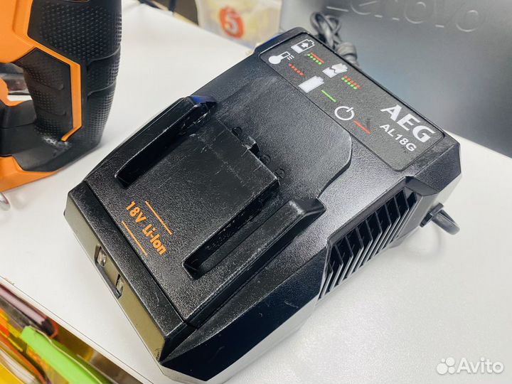 Компактный перфоратор AEG BBH18C +Акуммулятор+З/У