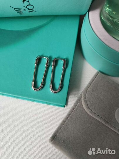 Необычные серьги булавки