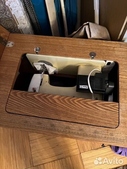Швейная машинка чайка 142м