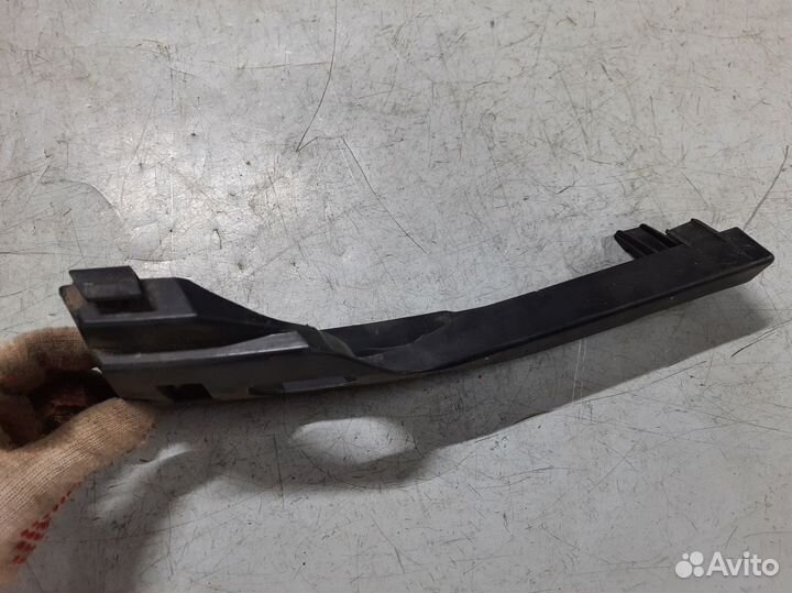 Левый кронштейн переднего бампера Форд Фокус 2