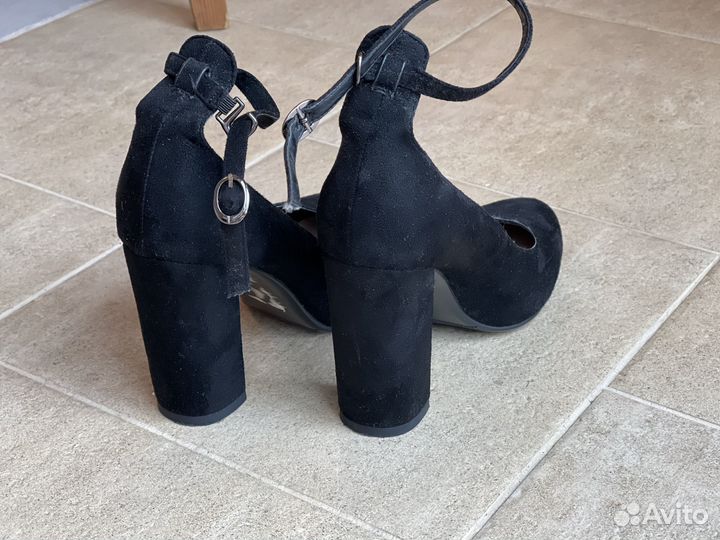 Туфли замшевые черные на застежке