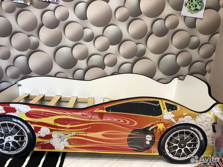 Детская кровать машинка