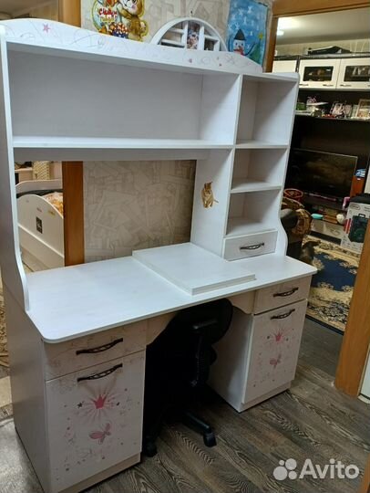 Письменный стол для девочки бу