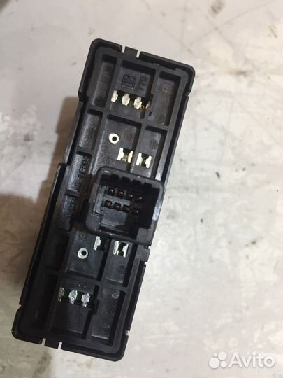 Кнопка регулировки яркости панели приборов