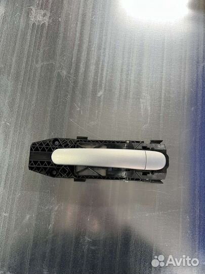 Ручка двери правая vw polo седан с основанием