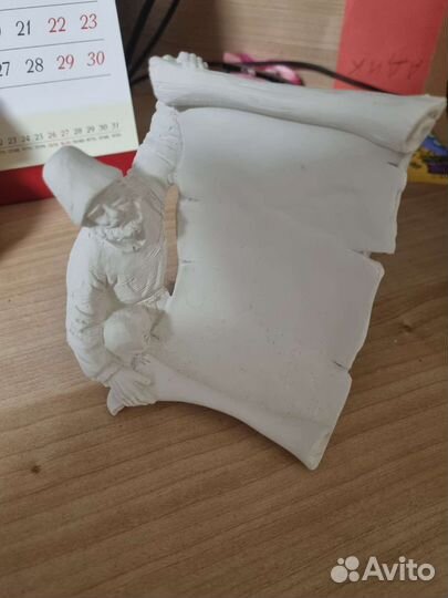 Гипсовая фигурка мужик с грамотой для раскраски