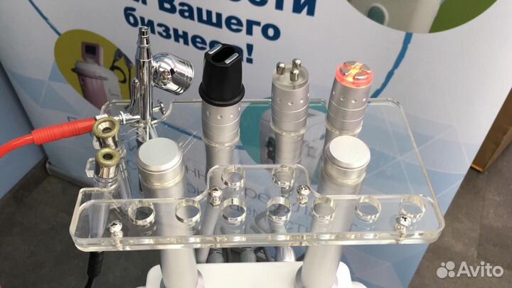 Комбайн: РФ-лифтинг, oxyjet, дермабразия, вакуум