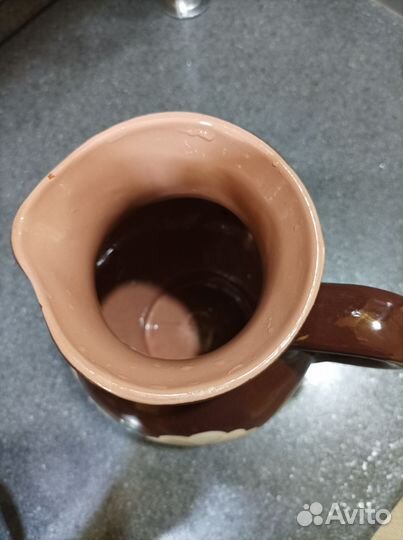 Глиняный кувшин большой