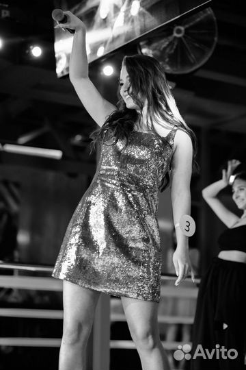 Блестящее платье