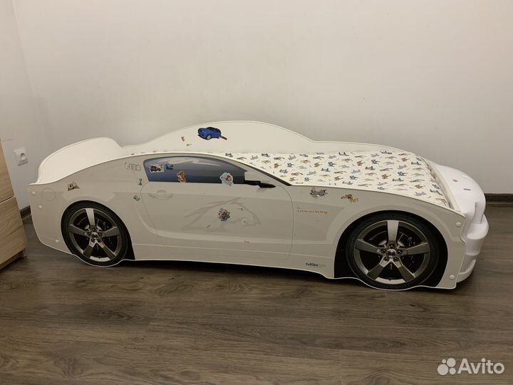 Детская кровать машина