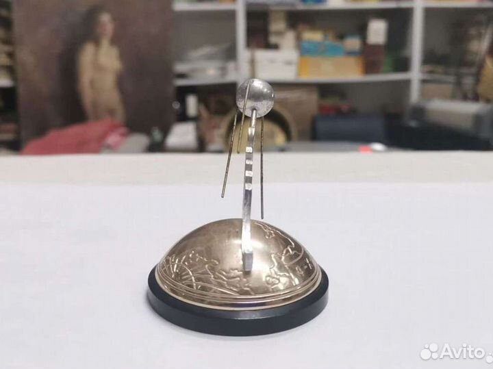 Сувенир Мир Спутник СССР 1957 год (Ч)