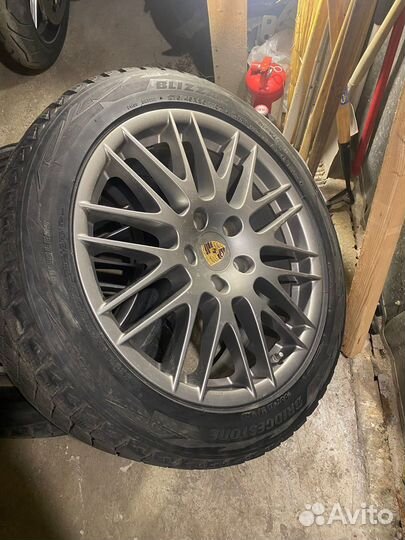 Комплект диски Porshe с резиной Blizzak 275/40 R20