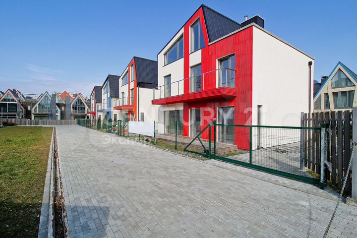 Дом 236,8 м² на участке 2,6 сот.