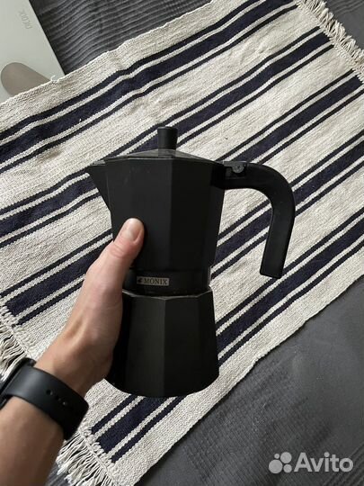 Кофеварка гейзерная на 3 чашки Monix Black