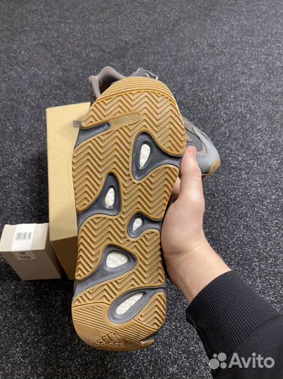 Кроссовки Adidas yeezy boost 700 v2 оригинал