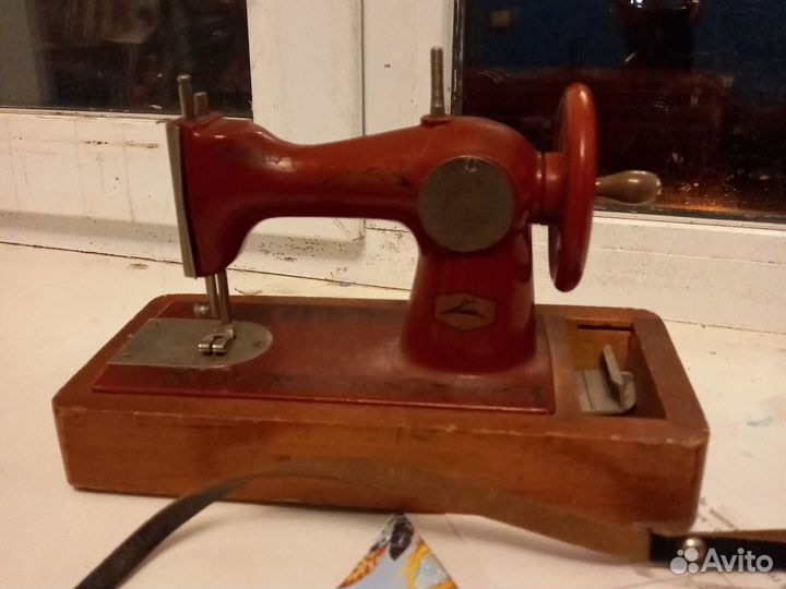 Детская швейная машинка