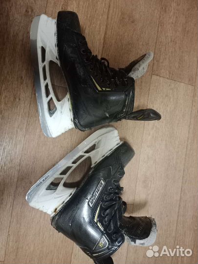 Коньки хоккейные