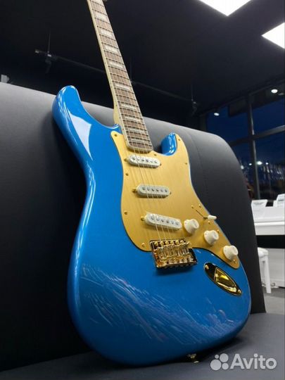 Squier 40th Anniversary Stratocaster Gold Edition