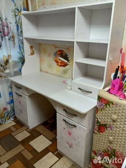 Письменный стол для девочки бу