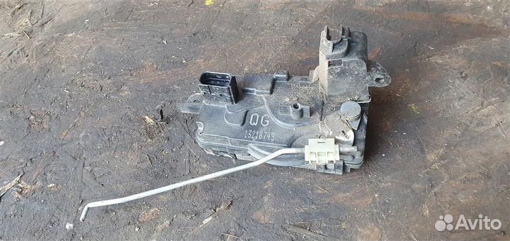 Замок двери передней правой Opel Astra H 2004-2014