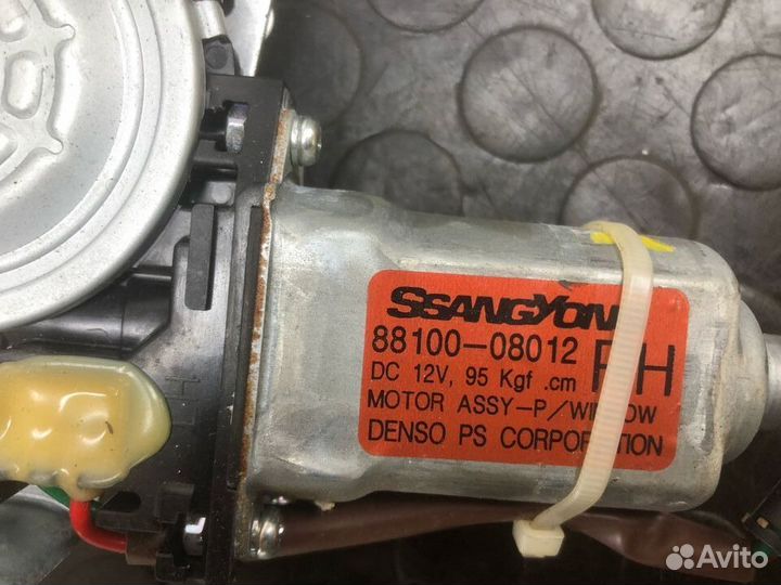 Стеклоподемник задний R SsangYong Rexton II