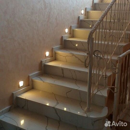 Лестница из искусственного камня акрил и кварц