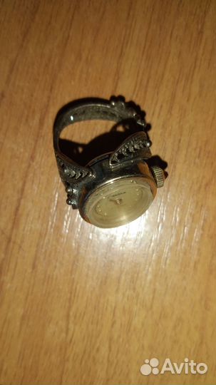 Кольцо с часами