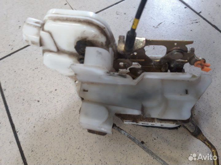 Замок дверной передний левый Mitsubishi Lancer 9