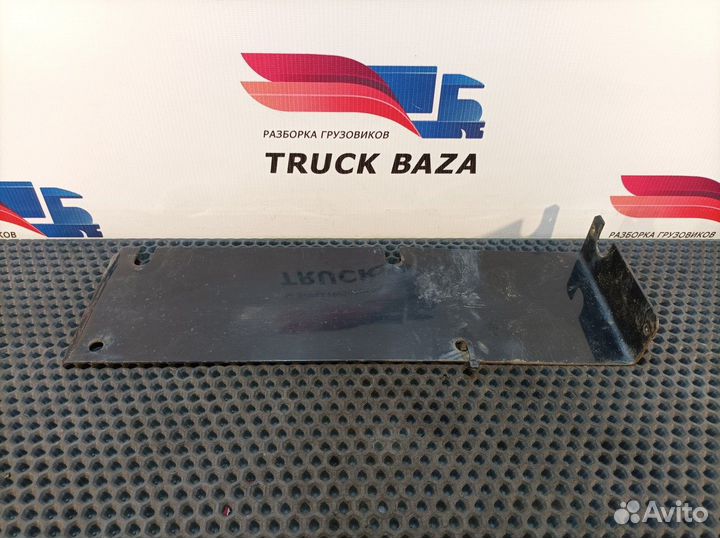 1697313 Кронштейн габарита левого Daf XF105