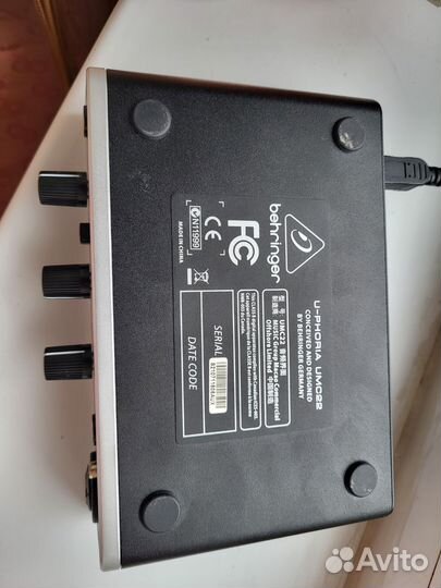 Звуковая карта behringer umc22