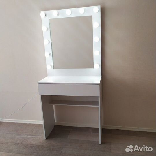 Туалетный столик в наличии